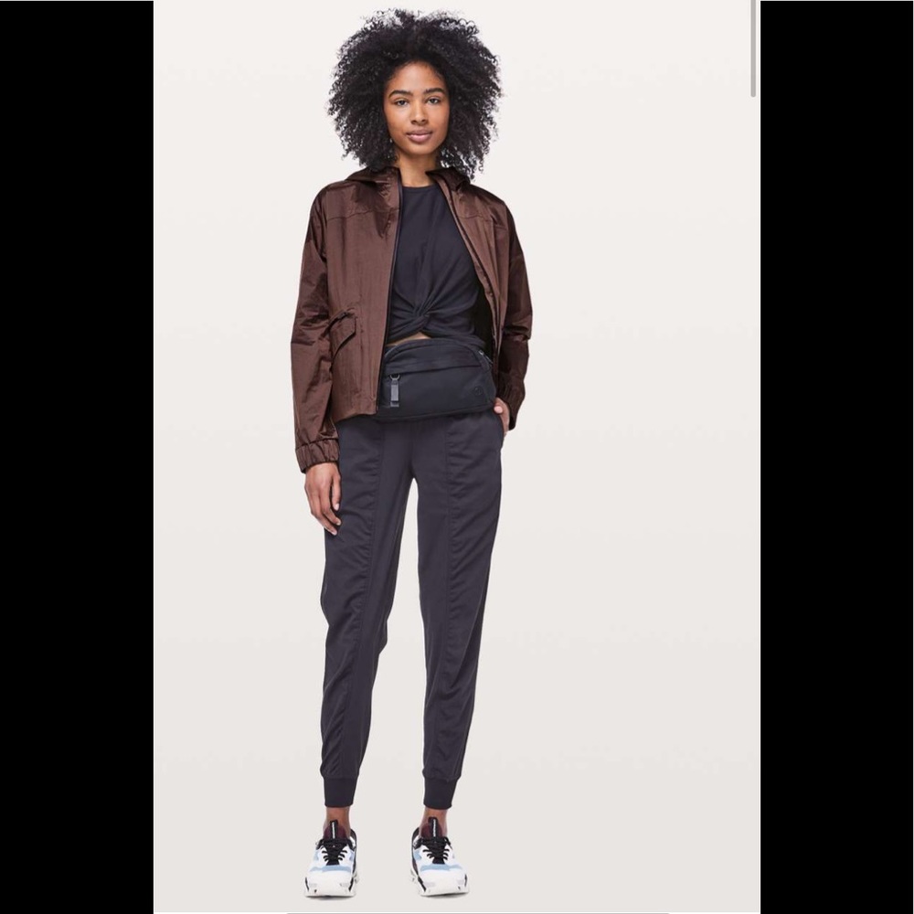 Lululemon Drizzle Down Jacket
Purple Taupe / Black